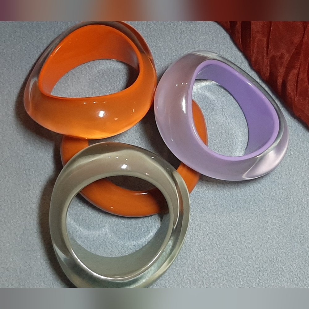 LUCITE | Chunky, Asymmetrical Bangle Bracelets - Picture 6 of 16